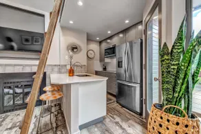 Designer 1 Bedroom Downtown Boulder w Views-30 day - Image 5