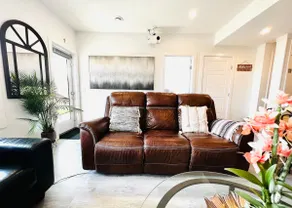The COSMOPOLITAN A/C -2 bed 2 bath Guest Suite ! - Image 4