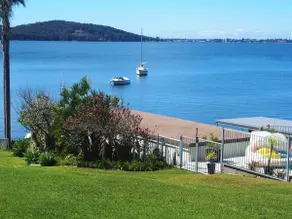 Lily's On The Lake - Image 3