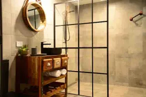 Industrial style self contained,private studio - Image 2