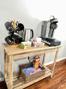 Modern apt. Free parking, Steps to downtown. - Image 3