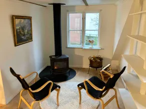 Centrally located townhouse by the sea. - Image 3