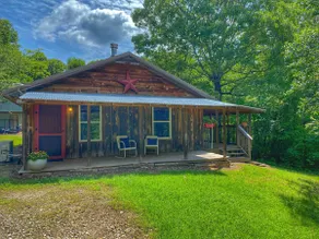 Cozy Cabin with an amazing deck and beautiful seasonal views of Lake Fort Smith! - Image 3