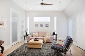 Private Above Garage Carriage House King Bed - Image 3