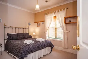 Lindsay House - Image 2
