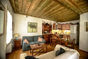 Two-storey traditional residence in the center - Image 5