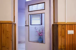 Vintage Studio w/ Fireplace in Darjeeling - Image 3