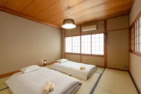 Spacious 2-bedroom house with free bicycles - Image 4