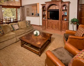 3BR Residence with Cozy Fire Place - Lodge at Vail - Image 3
