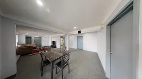Detached Bungalow with large lot - Image 3