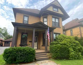 Crescentia House -1884 Victorian! - Image 2