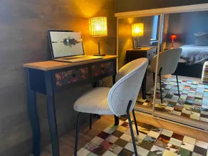 Autonomous Suite Chic, quiet, comfortable, Netflix - Image 3