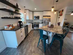 Cheerful, centrally located 2-bedroom - Image 3