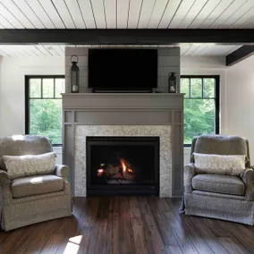 Idyllic Mountain and Lake Getaway - Image 5