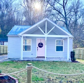 Entire House. ” private”<Downtown hidden GEM!> - Image 2