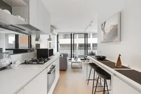 South Melbourne Hidden Gem near Albert Park Lake - Image 2