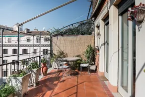 See Sunsets and Historic Landmarks from a Central Apartment - Image 3