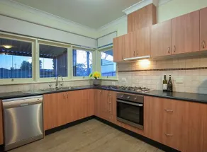 Victoria House- Great location - Image 5