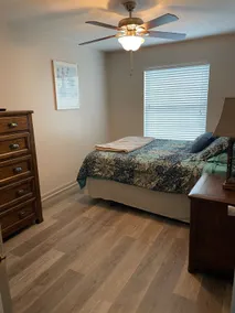 Cheerful 2 bedroom townhome with indoor fire place - Image 5