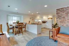 Downtown Bungalow - Image 5