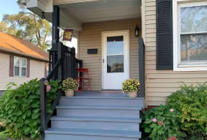 Trendy Bungalow - Stay in Style walk to ND - Image 2