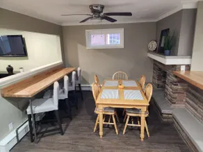 Newly renovated cozy spot, Steps from Downtown - Image 4