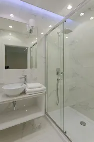 Modern apartment in a stylish building - Image 5