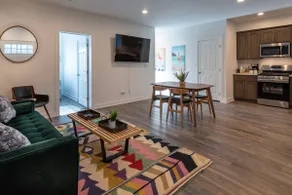 5 bedrooms 4 FULL baths near Convention Center - Image 4