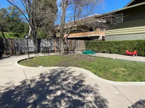 Cozy 2BR/1BA in Downtown - Image 3