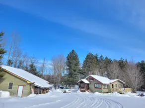 Slippery Jim's Cozy Retreat - Image 2