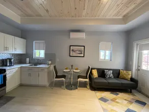 Nicoles Nest Brand New Exquisite Studio Hideaway - Image 4