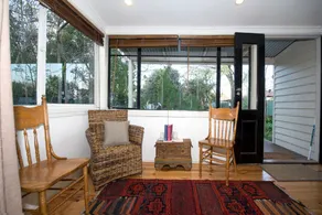 The Avenel Cottage. Central & cute, friendly town. - Image 3