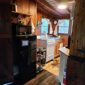 Cozy Cabin w/ Hot Tub (pet friendly)! - Image 3