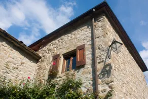 Villa independiente construida en piedra, originalmente una torre de vigilancia medieval, cerca de Florencia - Image 3