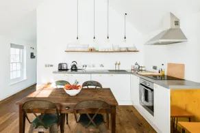 See Britain's Beautiful Countryside from this Chic Cottage - Image 5