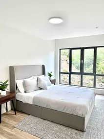 Modern Luxury Apartment in Quincy - Image 4