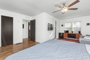 Large Comfortable Studio- 1 block from KU Hospital - Image 3