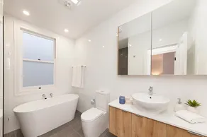 Modern Elegant Cottage 4Br PA Hospital EV Charger - Image 3