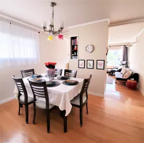 Mid-Century Mod - Image 5