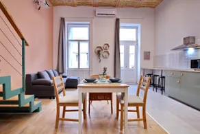 Awesome Budapest Downtown Studio w Balcony & Free Private Parking - Image 4