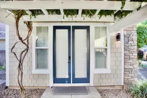 Detached, private, front-located with easy access - Image 5