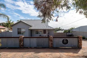 No 11 Rustic Retreat - Image 3