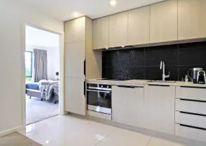 Executive Living in Bluewater - Image 3