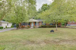 Quiet Duplex Near Downtown, Pets Welcome - Image 2