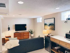 Charming Minneapolis Guest Suite - Image 4