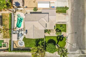 \"Tulip Play House\"5 Bedrooms 3.5 bath Pool & Spa w/ Built in BBQ, big side yard - Image 3