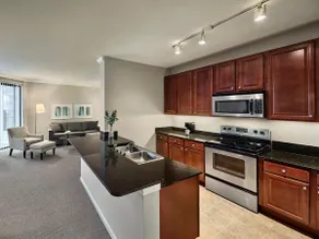 Lux 1 Bed | Steps to Train to NYC - Image 3