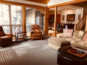 Luxury Fremont Crossing SHARC/Hot Tub Sleeps 8-10 - Image 3
