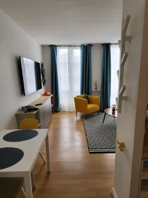 Chic and cozy city center apartment - Image 2