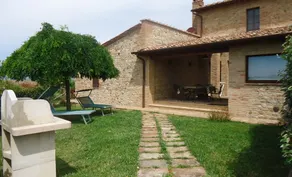 Ground floor apartment with shared pool in the countryside - Image 4